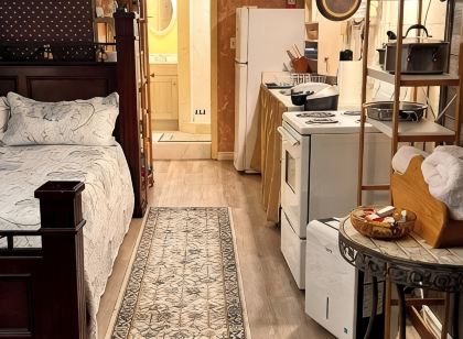 Riverside suite on York River in town free parking