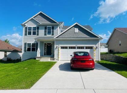 Luxury 5BR 3.5B sleeps 17 w/ Hot Tub, Home Theater near Skiing, Golf, & Bars