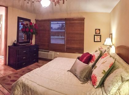 Affordable & Beautiful Dream Condo with a private pool near Seven Seas Beach