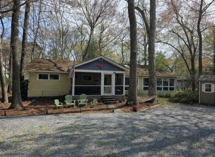 Charming 4-bedroom house in enjoyable Bethany West Community, one mile to beach.