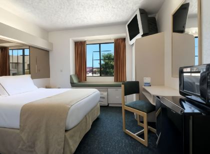Travelodge by Wyndham Arlington/Dallas Area