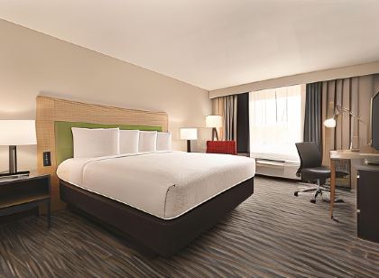 Country Inn & Suites by Radisson, Savannah Midtown, GA