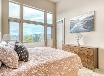 Mt. Adams View, Trails, River View, Pets OK, Walkable to Downtown