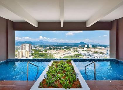 Ipoh Town Horizon Skypool Suites 4-11pax by IWH Suites