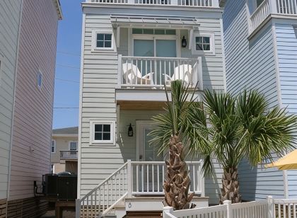 Luxury Atlantic Beach Retreat-2 Masters-Pool-Steps to Ocean-Restaurants & Bars