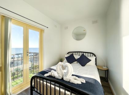 2BR entire apartment beach front 5/22