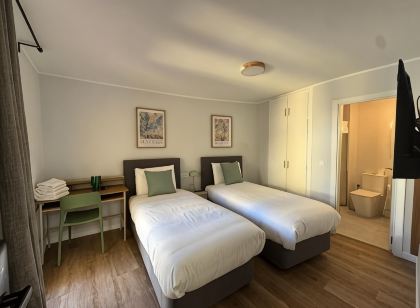 Hostal Guzman El Bueno by gaiarooms