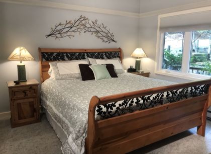Easy, Two Step Entry! Chic and Cozy