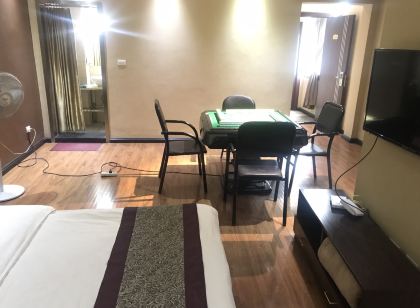 Luliang Yiyuan Business Hotel