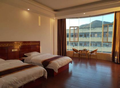 Qiubei Fengshun Hotel