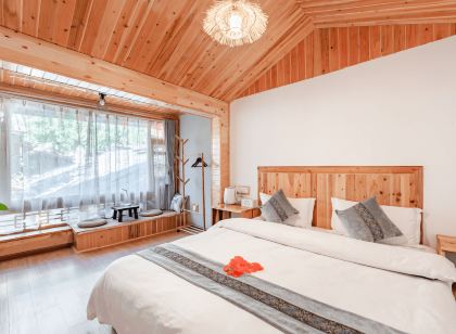 Qiuniang House Lugu Lake