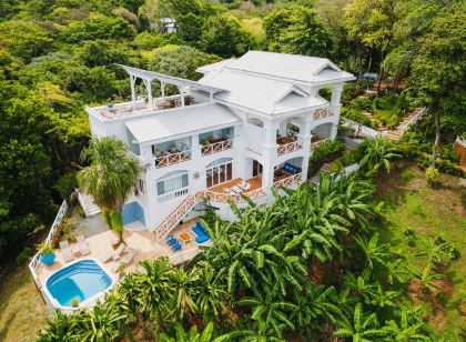 Blue Roatan Resort