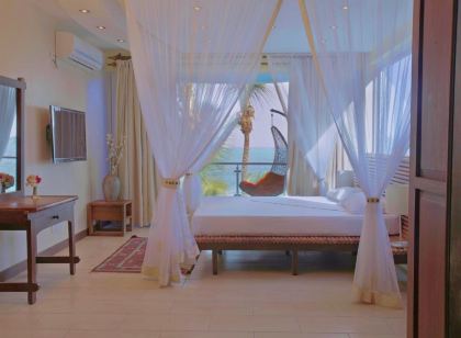 Cowrie Shell Beach Apartments Official