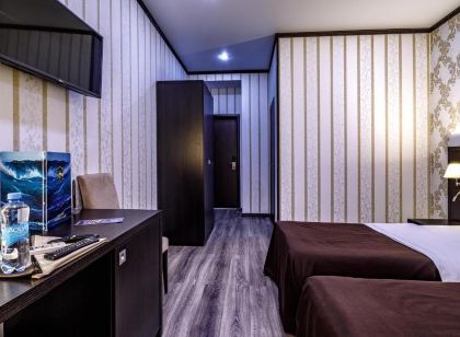 Gold Shark Hotel