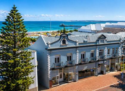 Geraldton Shoreline Lodge