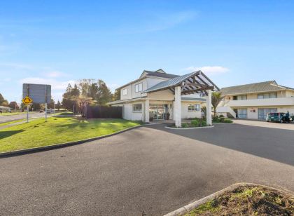 Birchwood Spa Motel