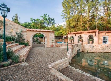 มูน ริเวอร์ วิลเลจ