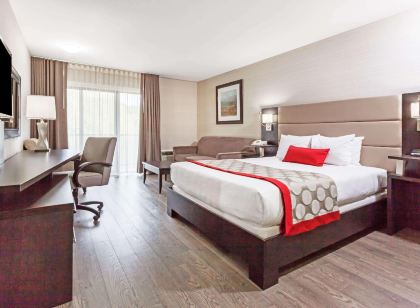 渥太華里多華美達飯店