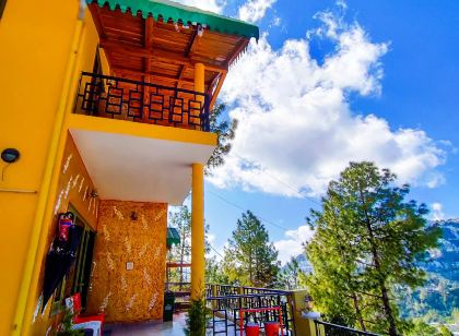 The Himalayan Living Whisling Pines Home Stay