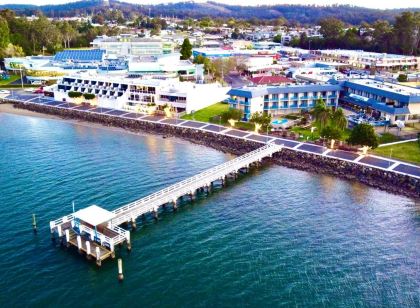 Zorba Waterfront Motel