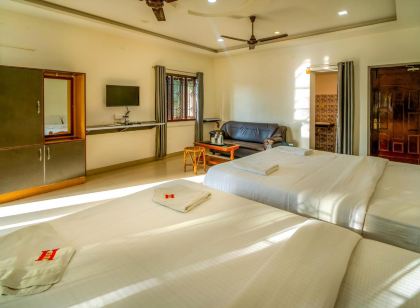 Hare Rama Hare Krishna - Eesha Hotel