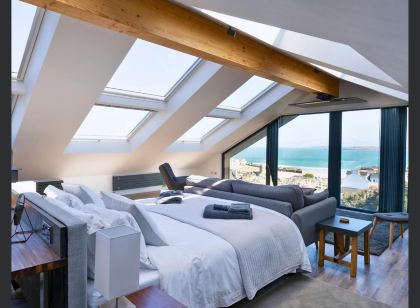 Uno - St Ives