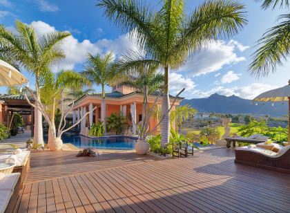 Royal Garden Villas, Luxury Hotel