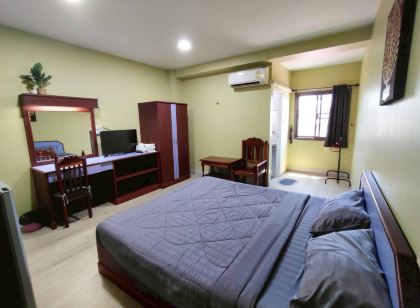 โรงแรมเมโทรเรสซิเดนซ์ (บุญเที่ยงแมนชั่น)