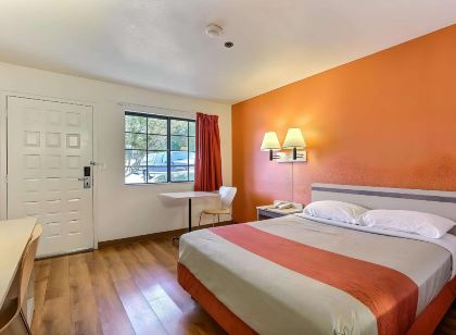 Super 8 by Wyndham Livermore