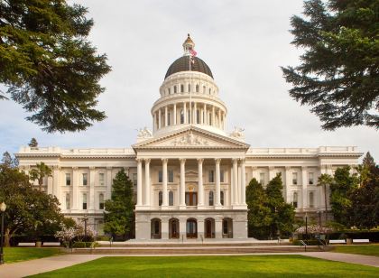 薩克拉門託國際機場福朋喜來登飯店