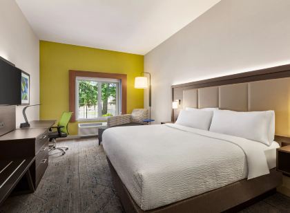 Holiday Inn Express & Suites Redding