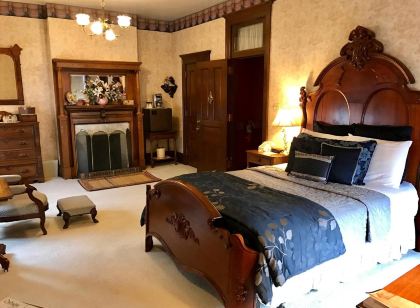 The Redstone Inn and Suites