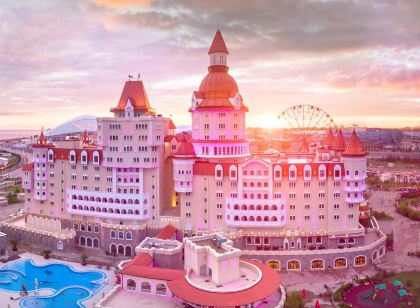 Bogatyr Hotel — Includes Sochi Park Tickets