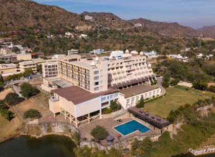 Via Lakhela Lakeview Resort & Spa