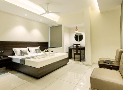 Hotel Paramount Suites & Service Apartments