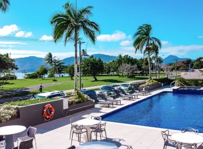 Cairns Harbourside Hotel