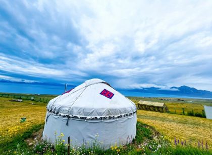 Sayram Lake Mountain House Lakeside Homestay