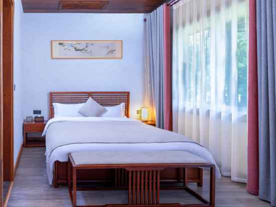 Rest with Cloud Hotels & Resorts Rooms