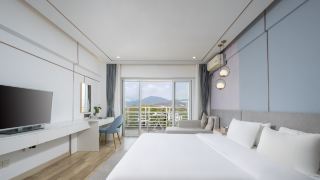 summer-beach-seaview-hotel