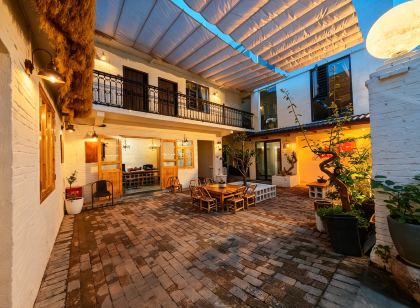 Muzi's Courtyard (Two Rivers & Four Lakes East-West Alley Branch)