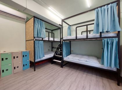 On My Way Taipei Hostel