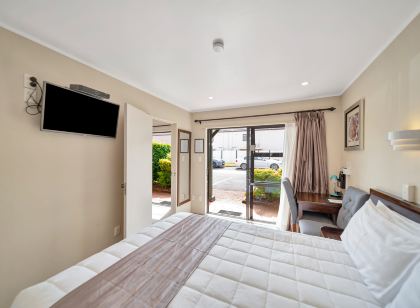 Tudor Court Motor Lodge