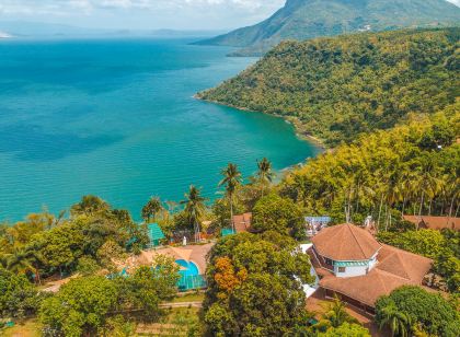 Noni's Resort