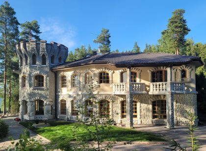 Pinecrest Villa - Castle Style Living on Seaside