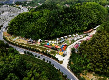 Liuwanqing Gorge Ling Shang Hua Kai Camping Hotel
