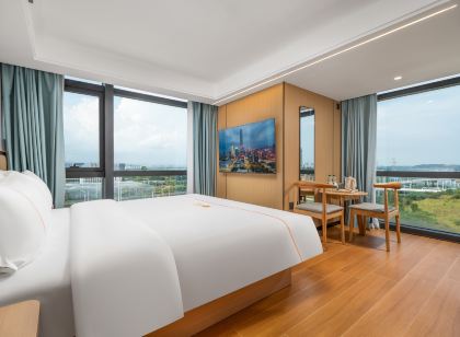 Fengjing Holiday Hotel (Nanning East Station South Square)