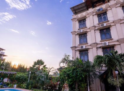 Golden Tulip Stone town Boutique
