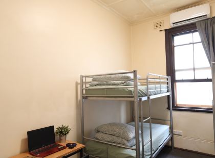 Emu Backpackers Perth - note - Valid Passport required for check in