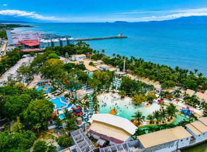Villa Excellance Beach & Wave Pool Resort - Suites & Villas