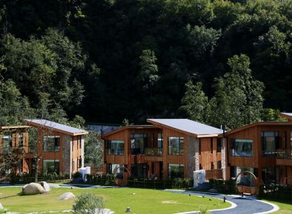 Pingwu Laohe Story Art Mountain Lodge